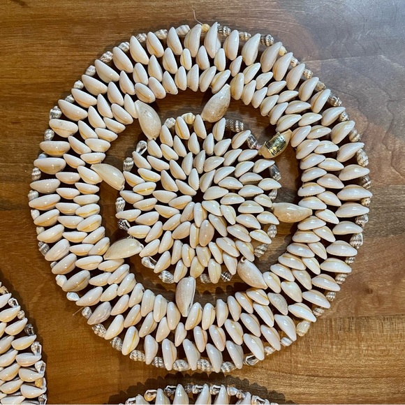 Three Vintage 9" Round Cowrie Shell Trivets Beach House Ocean Nautical - Picture 6 of 7